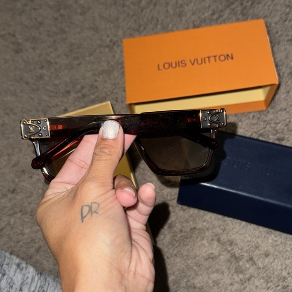 LOW START Louis Vuitton Sunglasses - Picture 13 of 13